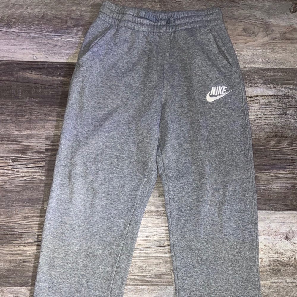 *NIKE* GREY SWEATPANTS